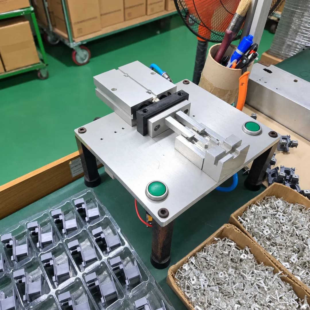 Đồ gá khí nén ép terminal vào bobbin 1