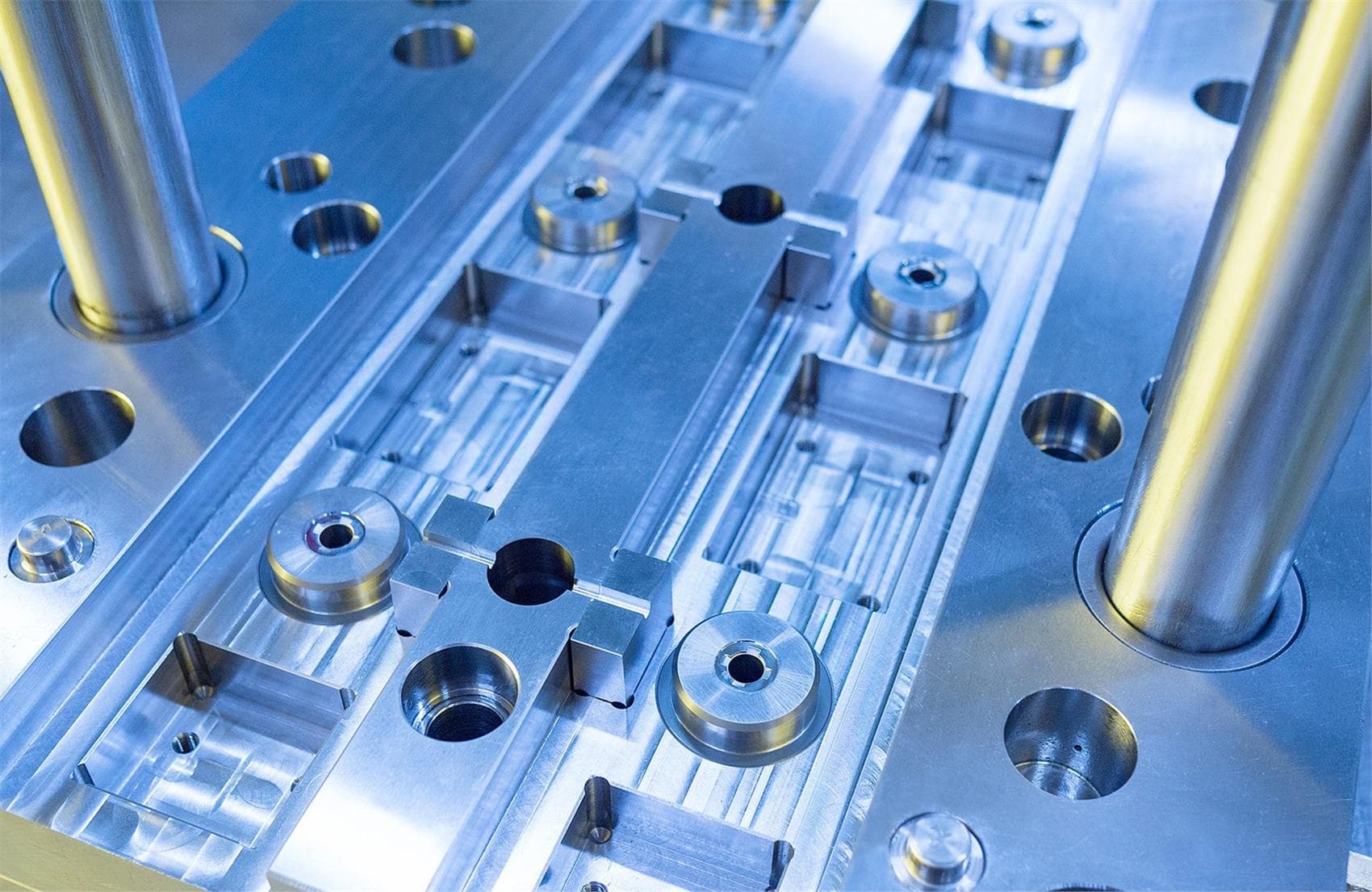 Bí quyết tối ưu tuổi thọ khuôn dập liên hoàn (Progressive Die) đạt trên 1 triệu lần dập.
